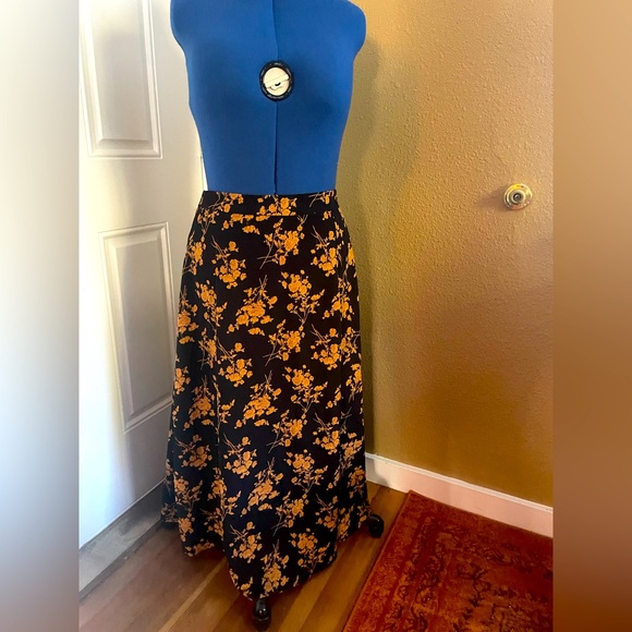 0XL Two Piece Ruched Floral Top Maxi Skirt Set / Excellent Condition ๐งก๐ค - Picture 4 of 12